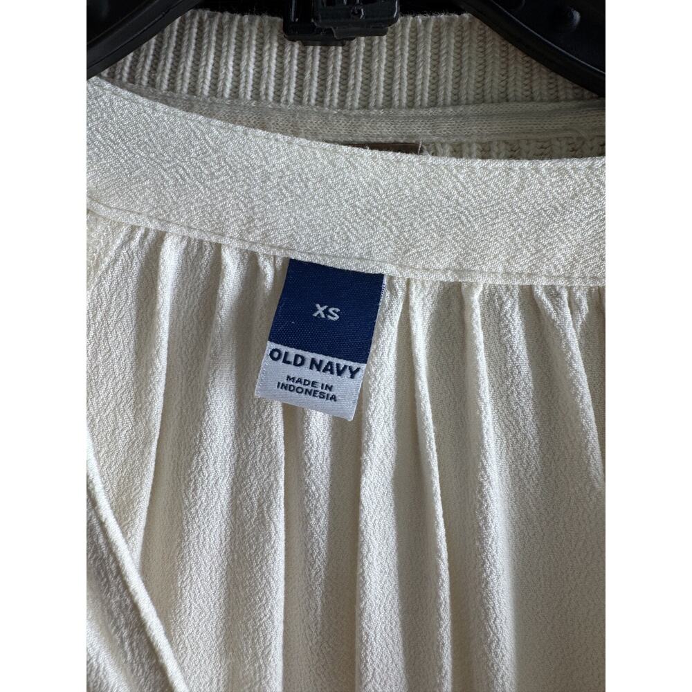 Old Navy Women's Cream Long Sleeve Drapey Blouse Size XS - Picture 4 of 6